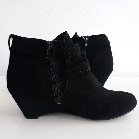 Unworn black wedge booties size 10 - Picture 10 of 13